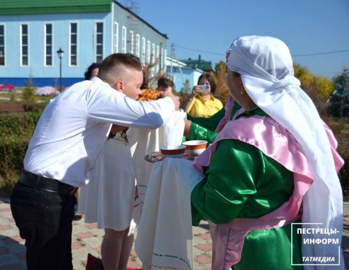 В пестречинском ЗАГСе состоялась регистрация брака в татарском народном стиле
