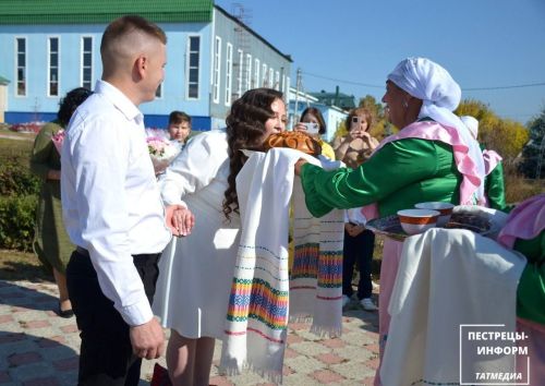 В пестречинском ЗАГСе состоялась регистрация брака в татарском народном стиле