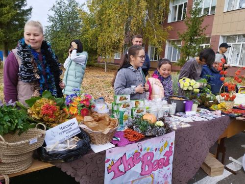 В пестречинской второй школе состоялась «Ярмарка добра»