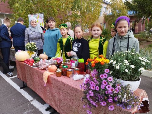 В пестречинской второй школе состоялась «Ярмарка добра»
