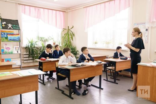 Путин продлил программу «Земский учитель» до 2030 года