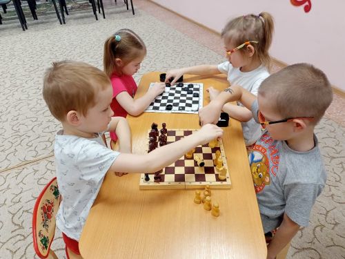 В пестречинском детском саду прошёл шахматно-шашечный турнир