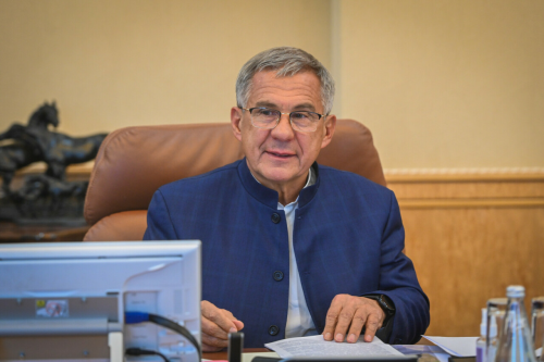 Минниханов поздравил жителей РТ с 23 Февраля