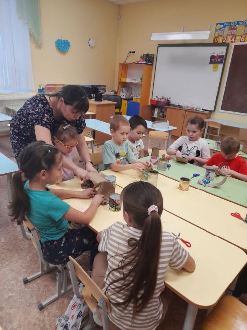 Пестречинские детсадовцы делают окопные свечи