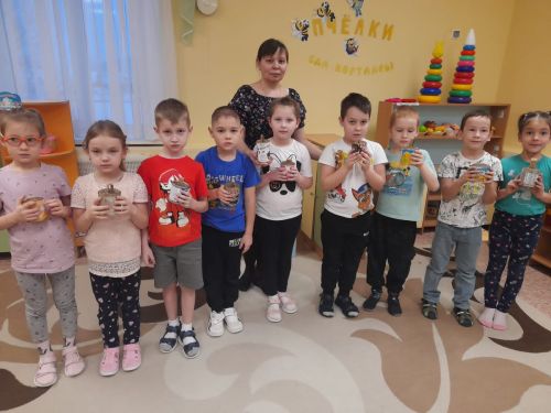 Пестречинские детсадовцы делают окопные свечи