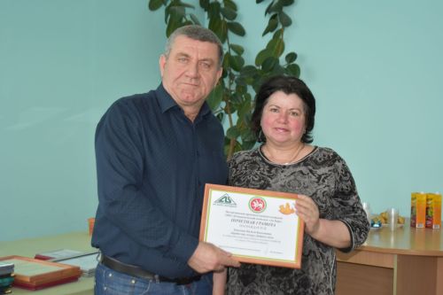 В Ленино-Кокушкино наградили лучших работников птицефабрики и юбиляров