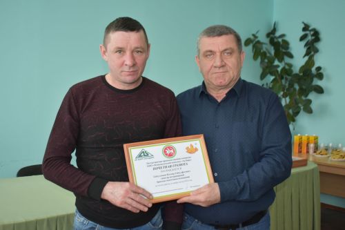 В Ленино-Кокушкино наградили лучших работников птицефабрики и юбиляров