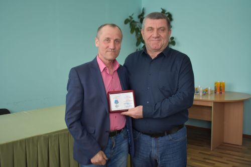В Ленино-Кокушкино наградили лучших работников птицефабрики и юбиляров