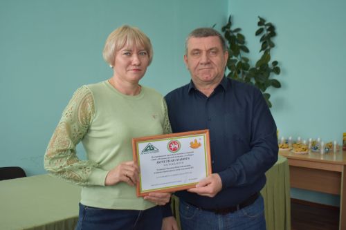 В Ленино-Кокушкино наградили лучших работников птицефабрики и юбиляров
