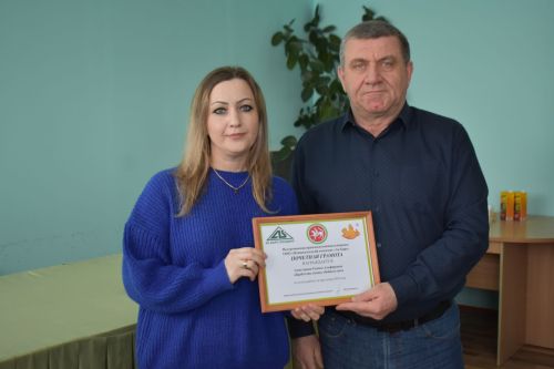 В Ленино-Кокушкино наградили лучших работников птицефабрики и юбиляров