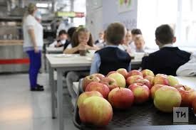Эксперты рассказали, какие продукты детям важно есть весной