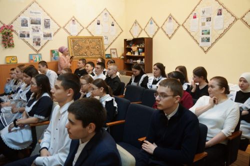 Ученики Шалинской школы встретились с опытным фотокорреспондентом района