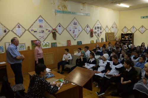 Ученики Шалинской школы встретились с опытным фотокорреспондентом района