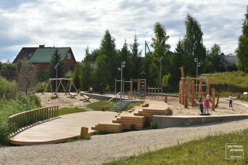 В Званке у озера строят пирс и тротуар