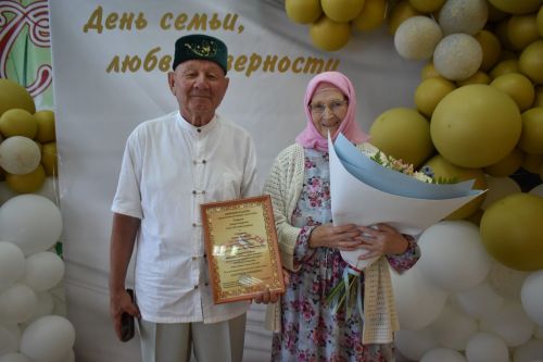 В День семьи в Пестрецах с золотой свадьбой поздравили супругов Гимрановых