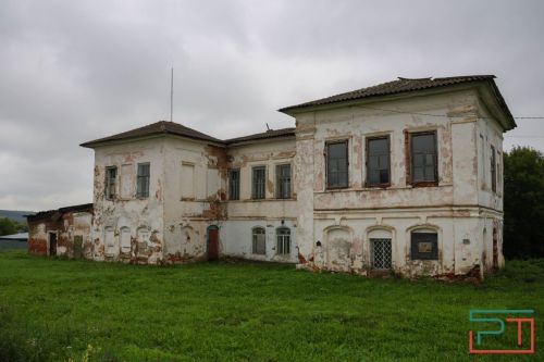 Жители села Пановки спасают от разрушения помещичью усадьбу
