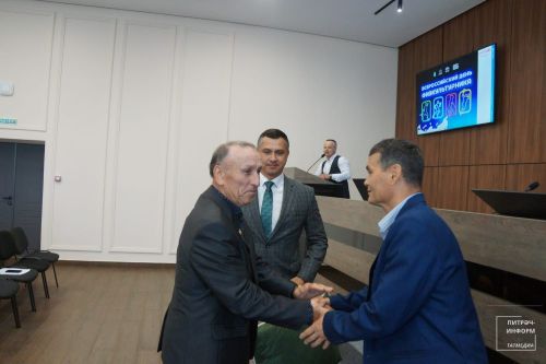 Питрәчтә спортчыларны, тренерларны һәм ветераннарны котладылар