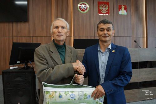 Питрәчтә спортчыларны, тренерларны һәм ветераннарны котладылар