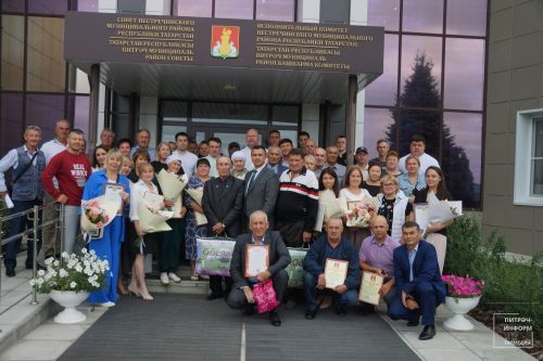 Питрәчтә спортчыларны, тренерларны һәм ветераннарны котладылар