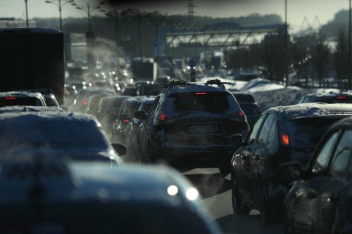 Водителям напомнили о безопасности на дороге в сильный гололед