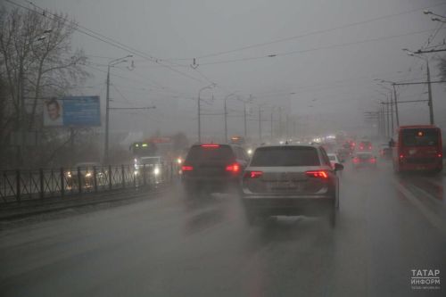 Автоэксперт назвал ошибки водителей при вождении в дождь