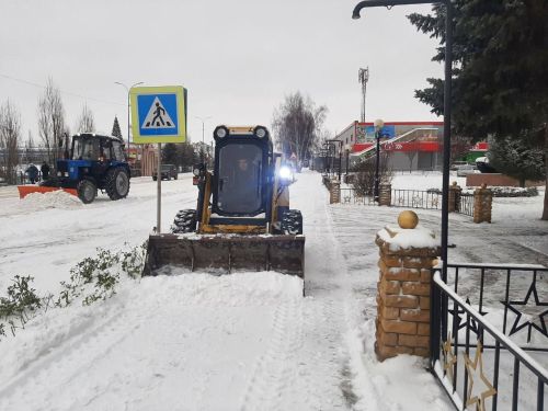 В Пестречинском районе началась плановая уборка снега после первых осадков