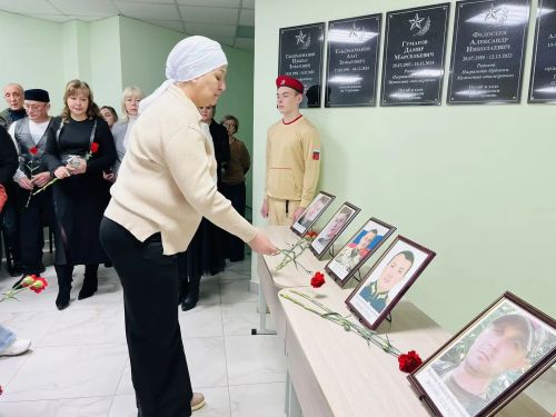 В Пестречинской школе открыли мемориальные доски выпускникам