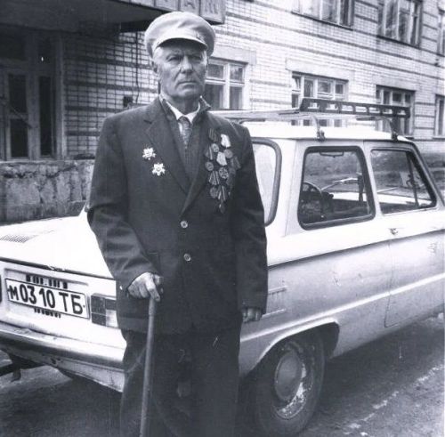 Представляем историю фронтовика Алексея Максимова