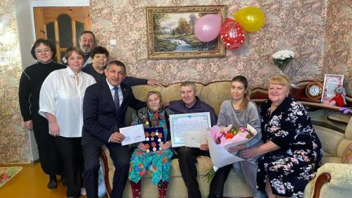 100-летней труженице тыла из Пестречинского района вручили юбилейную медаль