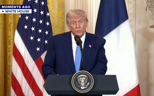Трамп приостановил оказание военной помощи Украине