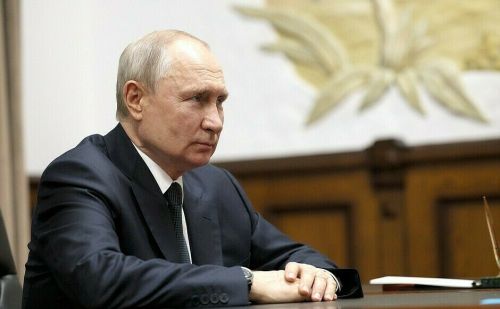 Путин объявил перемирие в дни 80-летия Победы
