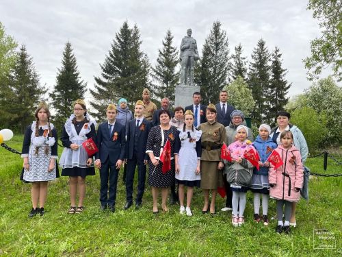 К 80-летию Победы в Иске-Юрте открыли памятник 106 фронтовикам