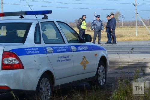 Пестречинские автоинспекторы доставили в больницу жительницу, отрезавшую палец секатором