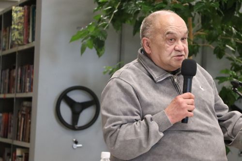 Питрәчтә шагыйрь Газинур Әхмәтҗанов белән очрашу булды