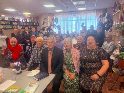Ленино-Кокушкинода ТРның халык язучысы Камил Кәримов белән очрашу узды