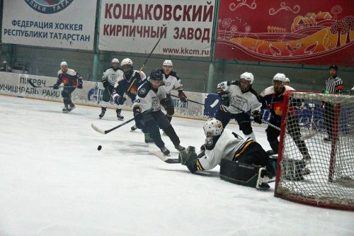 Команда хоккеистов «Пестрецы» завершила сезон
