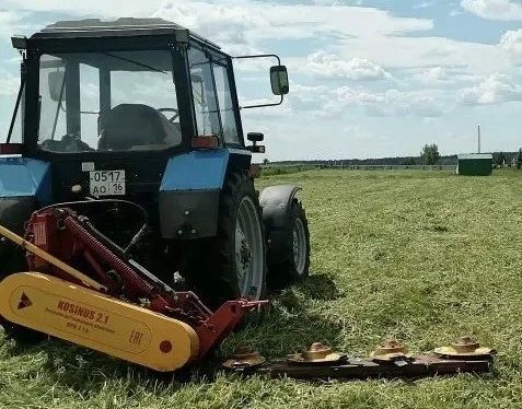 В Пестречинском районе косят траву на придорожных полосах