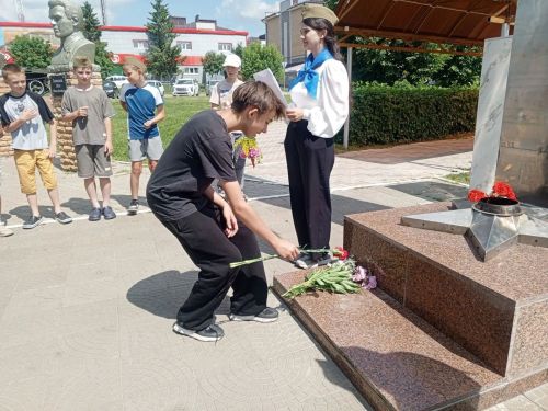 В Пестрецах школьники провели акцию памяти «Реквием» у Вечного огня