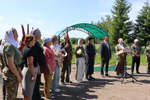 Питрәч районында СВО катнашучылары истәлегенә полк флаглары куйдылар