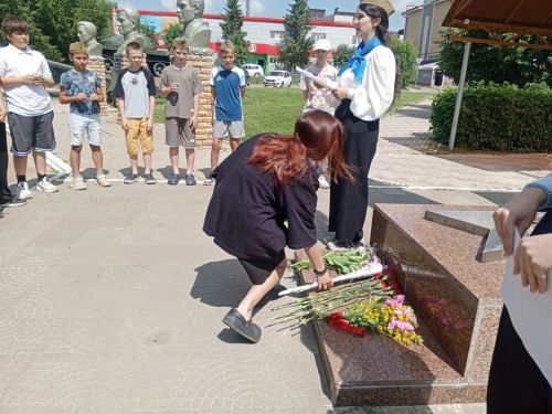 В Пестрецах школьники провели акцию памяти «Реквием» у Вечного огня