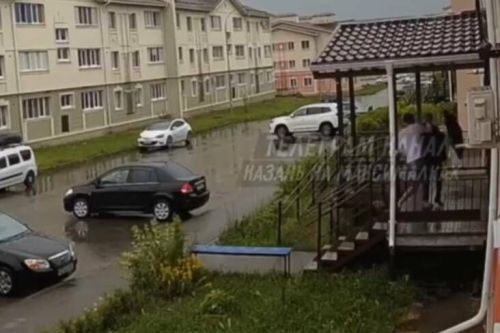 В Пестречинском районе полиция проверяет видео с жестоким избиением мужчины