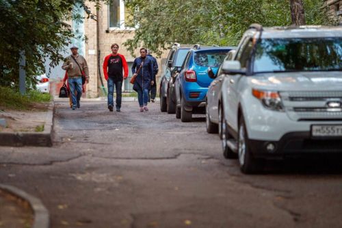Как припарковать машину во дворе в Казани и не заработать штраф
