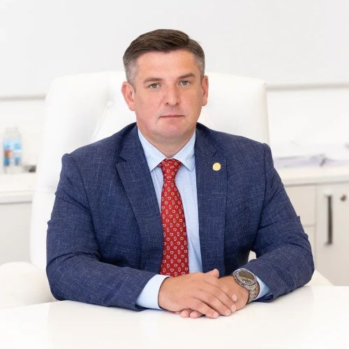 Руслан Хәлилов СВО сугышчыларының әти-әниләрен район газетасына яздырды