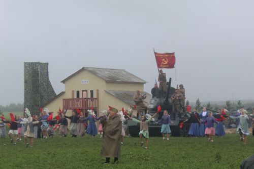 Реконструкторы рассказали, как оживляли историю на фестивале «Элбэдэн»
