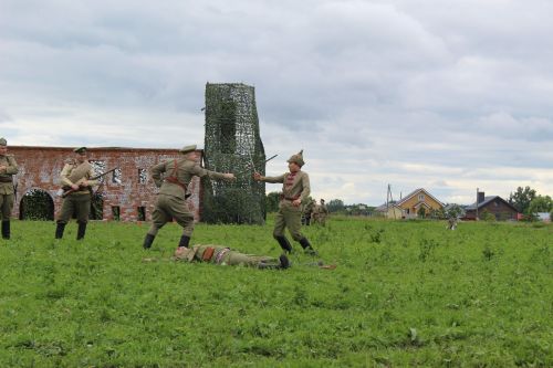 Реконструкторы рассказали, как оживляли историю на фестивале «Элбэдэн»