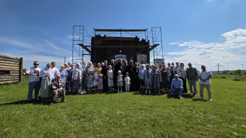 В возрождающемся храме в Люткино отметили праздник святителя Гурия