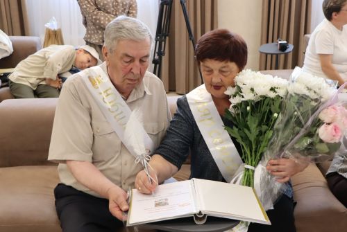 Две семьи из Пестречинского района получили медали «За любовь и верность»