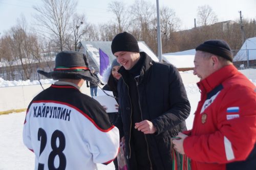 Турнир по хоккею на валенках