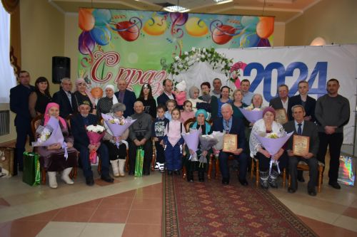 Пестречинцев поздравили с золотой и изумрудной свадьбами