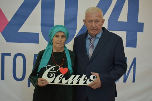 Пестречинцев поздравили с золотой и изумрудной свадьбами